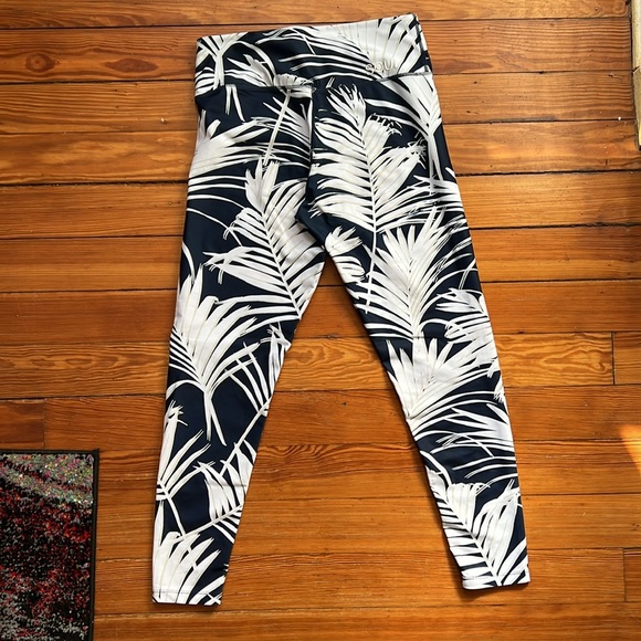 Soul x SoulCycle Medium Retro Palm Print Leggings Preowned - Picture 2 of 3